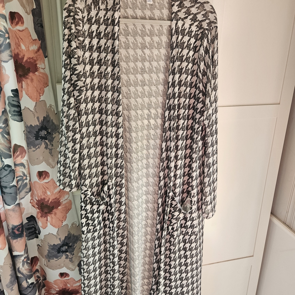 LuLaRoe Sarah Black and White Houndstooth Duster, Size XL